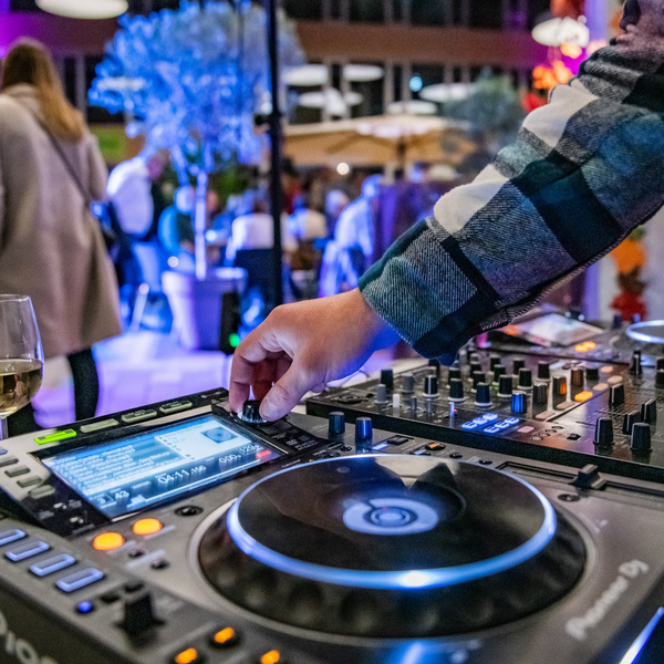 Event Teaserbild: Jungwinzer-Afterwork-PAAAAARTY mit DJ Rainer vom Sonnenhof