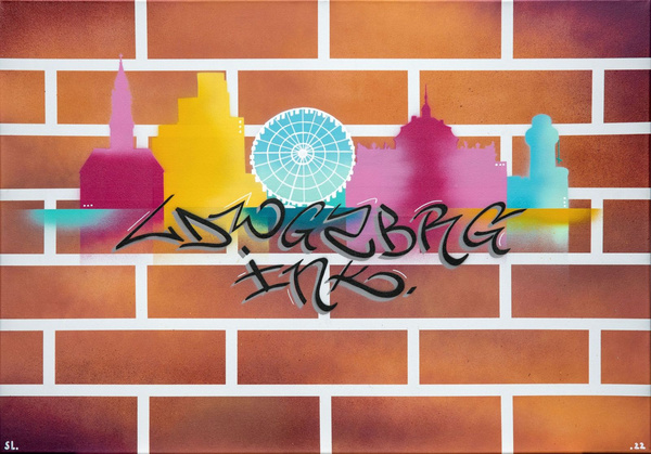 Eine stilisierte Stadtsilhouette mit verschiedenen Gebäuden, darunter ein großes Rad, vor einem Ziegelmuster. Darunter befindet sich der Schriftzug „LDWGRB INK“ in grauen Graffiti-Buchstaben. Die Farben sind lebhaft und variieren von Pink bis Blau.