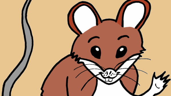Eine cartoonartige Maus mit braunem und weißem Fell sitzt aufrecht. Sie hat große, runde Ohren und lächelt freundlich, während sie mit einer Pfote winkt. Der Hintergrund ist ein einfarbiges Beige.