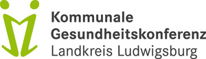Logo der Kommunalen Gesundheitskonferenz im Landkreis Ludwigsburg. Es zeigt zwei stilisierte Figuren, die eine Verbindung darstellen. Der Text beschreibt das Ziel der Konferenz, die Gesundheit der Gemeinde zu fördern.