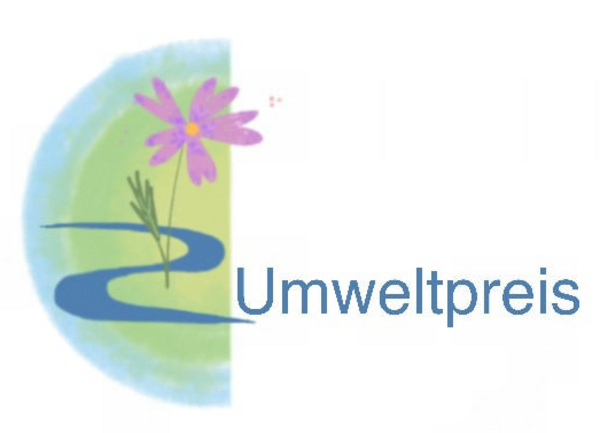 Logo des Umweltpreises Das Bild zeigt ein stilisiertes Logo für den Umweltpreis. Es enthält eine lila Blume und eine geschwungene blaue Linie, die einen Fluss darstellt. Der Schriftzug „Umweltpreis“ steht rechts in blauer Farbe.