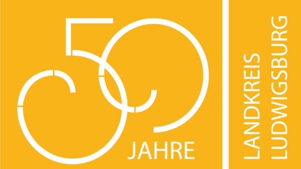 Logo zum 50-jährigen Jubiläum des Landkreises Ludwigsburg. Die Zahl „50“ ist prominent in weißen Ziffern auf einem gelben Hintergrund dargestellt, begleitet von dem Schriftzug „JAHRE“ unterhalb. Rechts steht „LANDKREIS LUDWIGSBURG“ in vertikaler Anordnung.