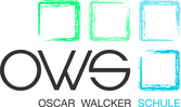 Logo der Oscar Walcker Schule (OWS). Der Schriftzug „OWS“ in modernem, klaren Design ist prominent dargestellt. Darüber befinden sich vier leere, bunten Quadrate, die das kreative und einladende Konzept der Schule symbolisieren.
