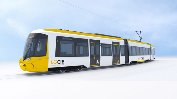 Ein modernes Straßenbahnfahrzeug mit gelber und weißer Lackierung. Es zeigt einen barrierefreien Zugang mit entsprechenden Symbolen. Die Bahn ist auf einem unbefestigten Gleis abgebildet, vor einem klaren, hellen Himmel.