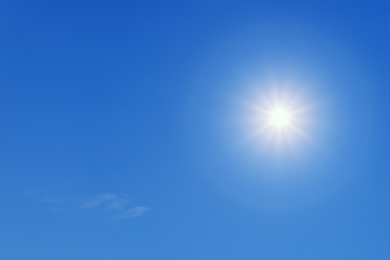 Sonne am blauen Himmel