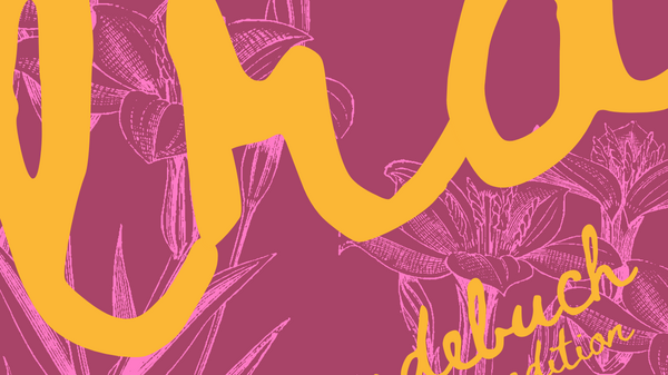 Das Bild zeigt das Titelblatt eines Freundebuchs mit dem Text „Freundebuch Christmas Edition“ in einer verspielten Schriftart. Der Hintergrund ist in einem warmen Farbton gehalten, während Blumenmuster im Hintergrund angedeutet sind.