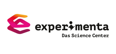 Logo von experimenta, einem Science Center, mit einem stilisierten Buchstaben "e" in Farben von Orange bis Pink. Darunter steht in schwarz "Das Science Center".
