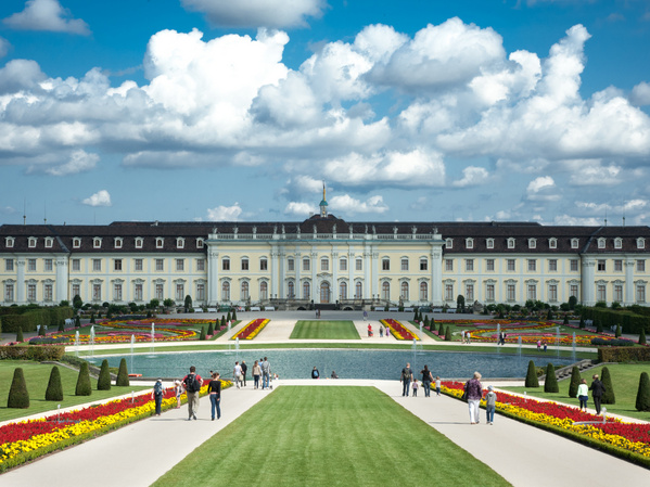 Blühendes Barock mit Schloss / Foto: LRA Ludwigsburg Blühendes Barock mit Schloss / Foto: LRA Ludwigsburg