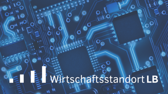 Das Bild zeigt einen blauen Hintergrund mit Schaltkreisen und Mikrochip-Elementen, kombiniert mit dem Text "Wirtschaftsstandort LB" in klarer Schrift. Es vermittelt ein modernes, technologisches Thema, das mit wirtschaftlicher Entwicklung in Verbindung steht.