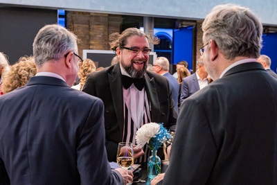 The show butler provides entertainment.